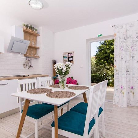 Apartman Sun Solin Apartment Екстериор снимка